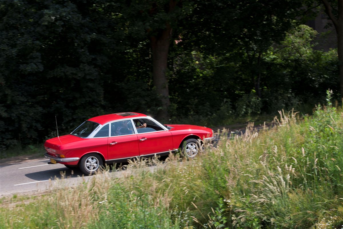 Klassieke auto uit het beeldarchief van Moesenbroeck